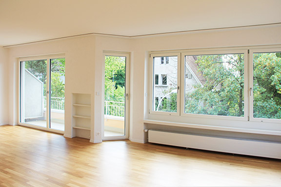 Wohnzimmer mit Balkonnische